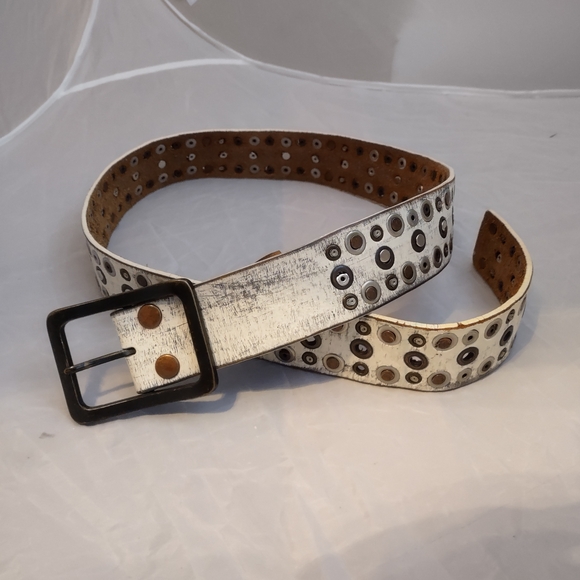 Y2K Distressed White Leather Studded Belt - Picture 8 of 9